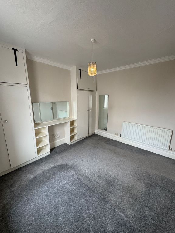 Property photo 3 of 8 Photo 4