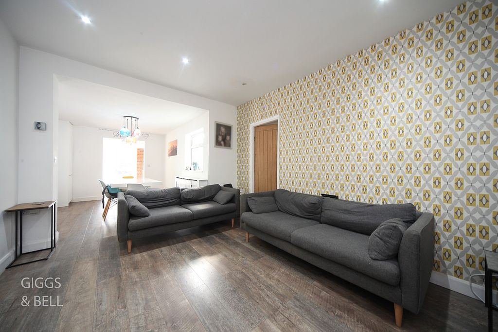 Property photo 3 of 28 5563922