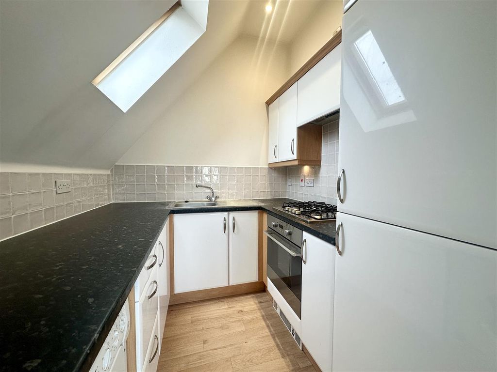 Property photo 2 of 10 Kitchen