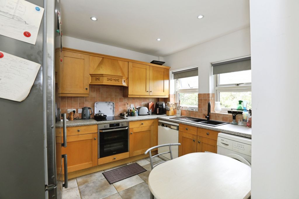 Property photo 3 of 14 Kitchen