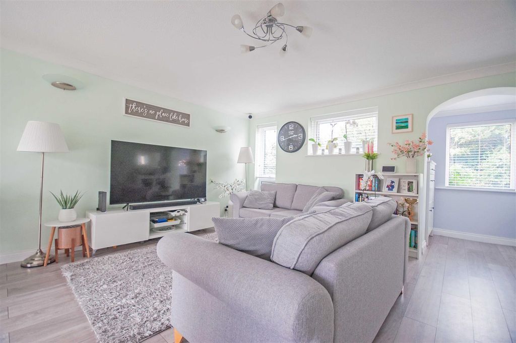Property photo 3 of 18 L.Jpg