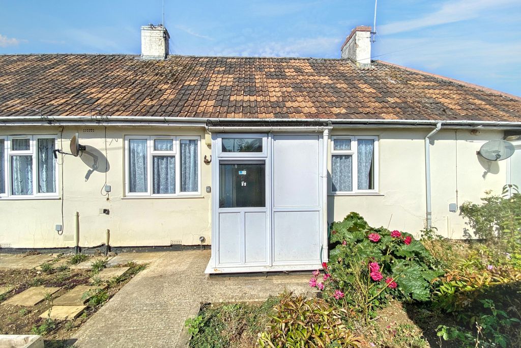 Property photo 1 of 18 11 Woodlands Bungalows, Chippenham, Wiltshire, Sn14 0Hj