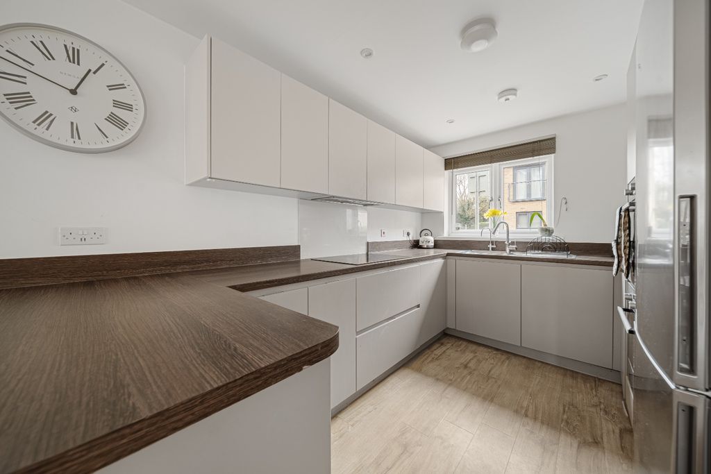 Property photo 3 of 23 4926044