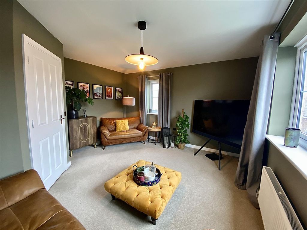 Property photo 3 of 13 Living Room