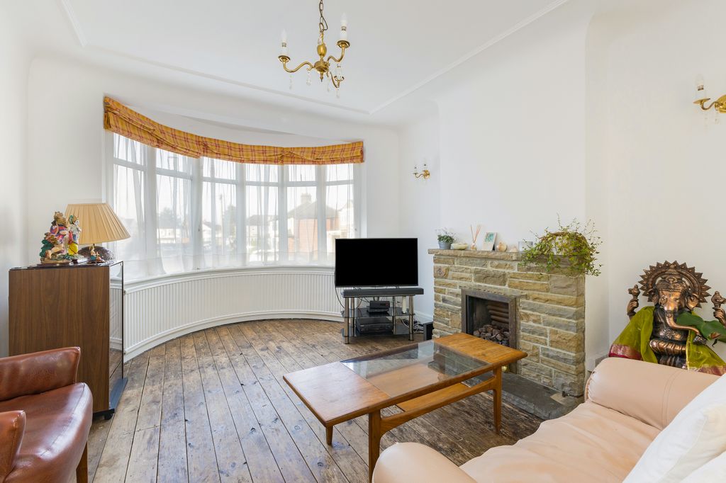 Property photo 2 of 25