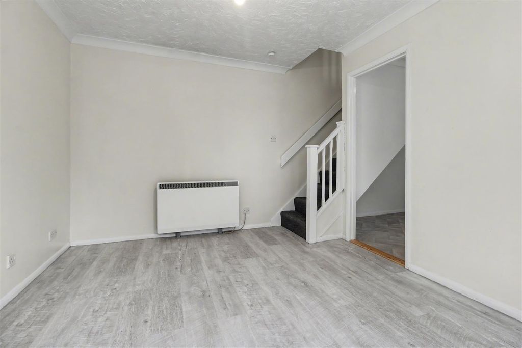 Property photo 3 of 9 Lounge