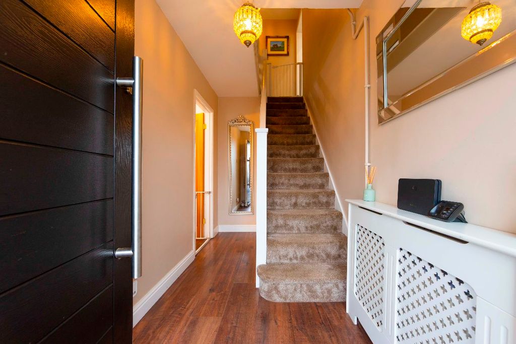 Property photo 3 of 38