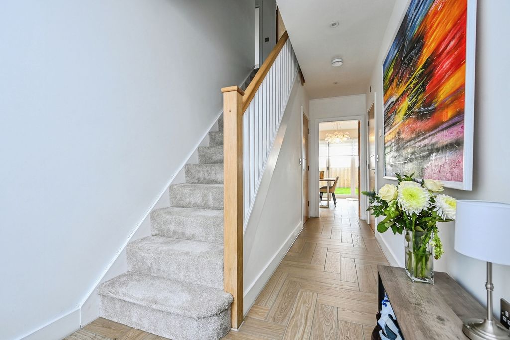 Property photo 2 of 20 Pbox-Img.Jpg