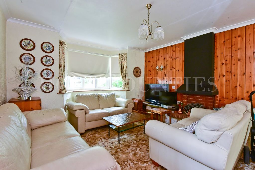 Property photo 3 of 28