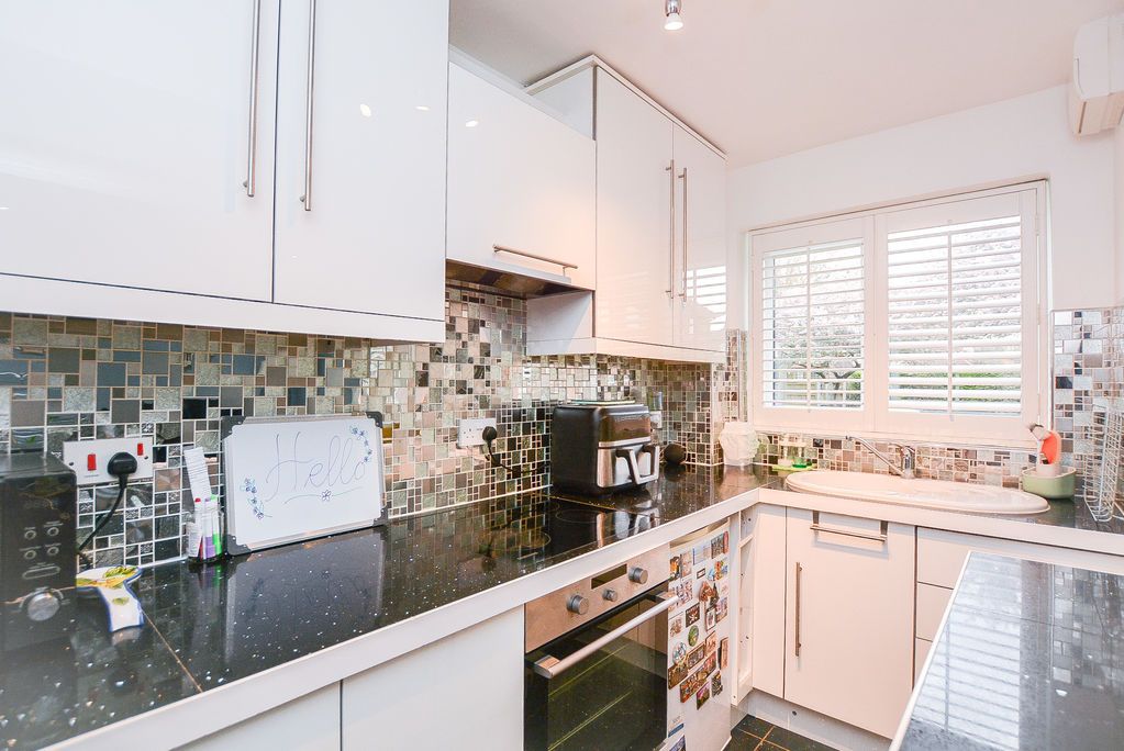 Property photo 3 of 16 Photo 6