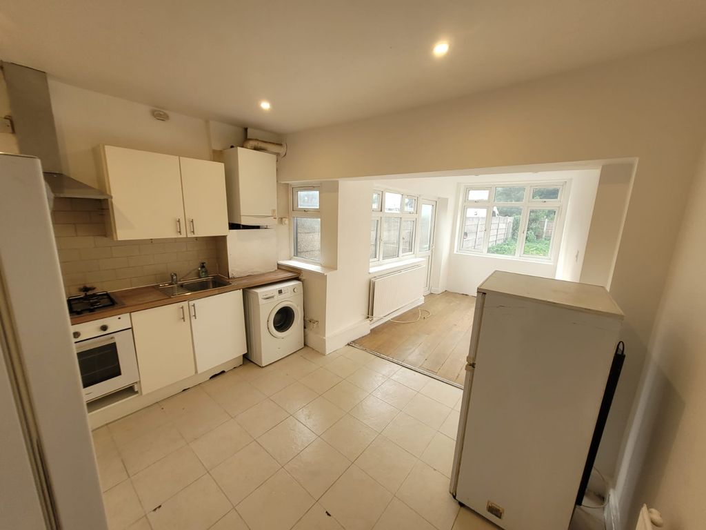 Property photo 3 of 26