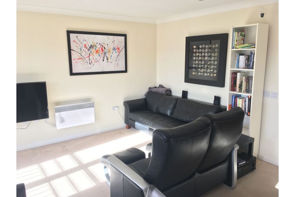 Property photo 3 of 10 Living Room