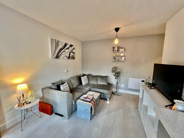 Property photo 3 of 12 Lounge