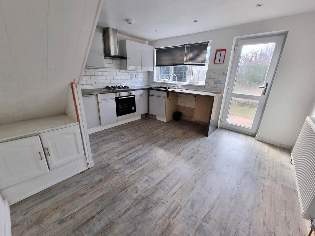 Property photo 2 of 19 Kitchen/Breakfast Room