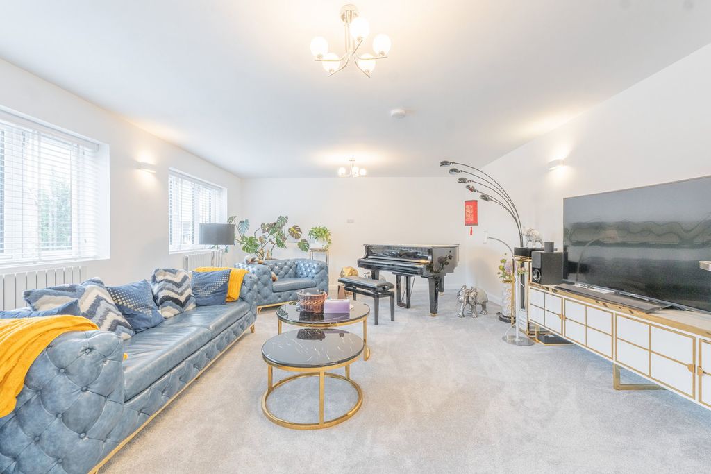 Property photo 3 of 17