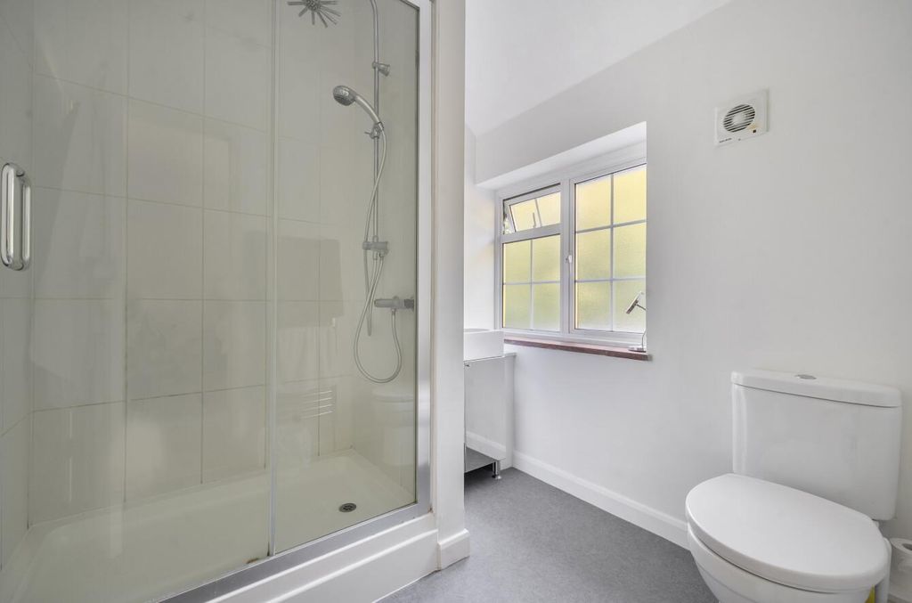 Additional image 15 of 5 bed detached house for saleWokingham Road, Crowthorne, Berkshire RG45