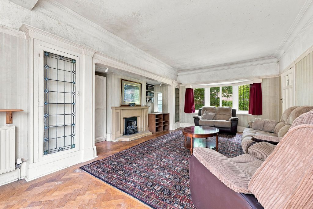 Property photo 2 of 33