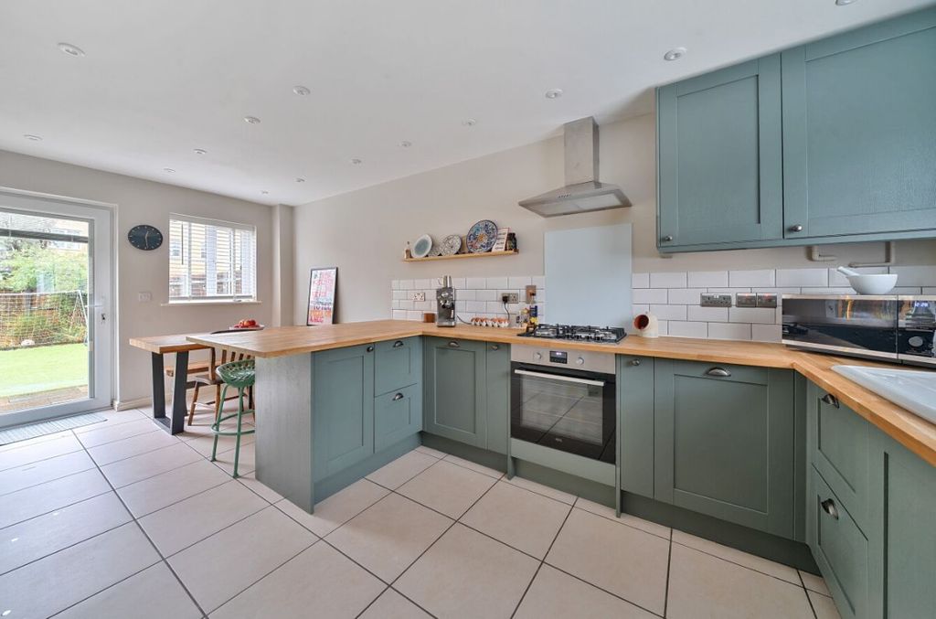 Property photo 2 of 25