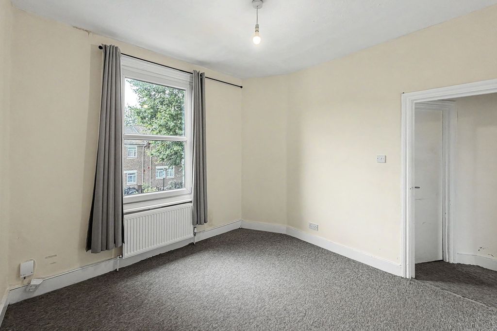 Property photo 3 of 13 15B The Avenue, Tottenham, London, N17 6Tb