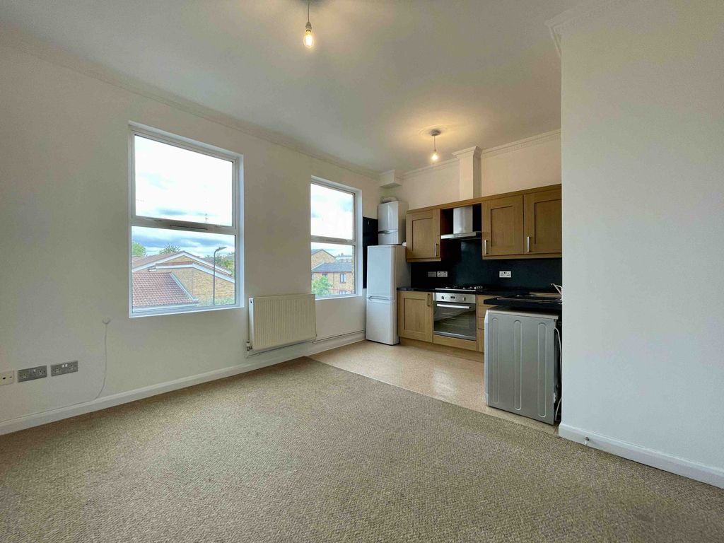 Property photo 1 of 9 1 Bedroom Apartment For Rent In E5