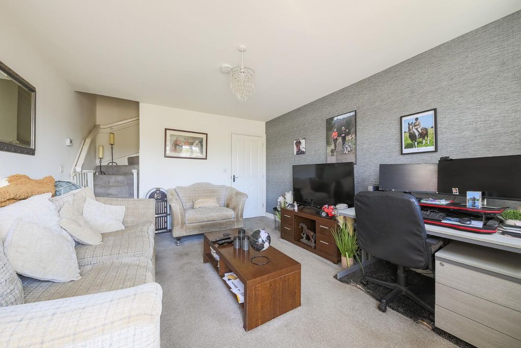 Property photo 2 of 10 Living Room