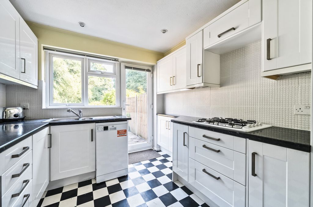 Property photo 2 of 20 1332892-5-689A052...