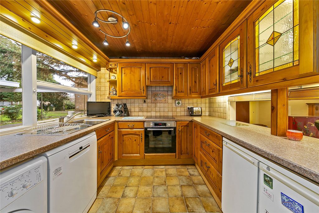 Property photo 2 of 8 Picture No. 11