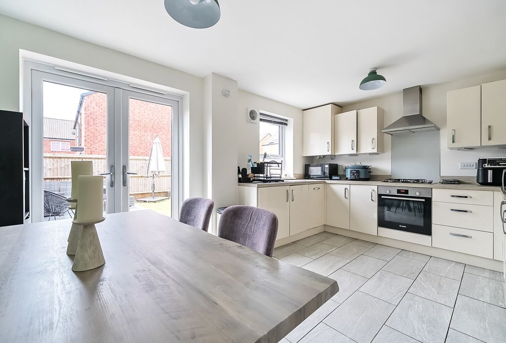 Property photo 1 of 15 1313055-20-685577...
