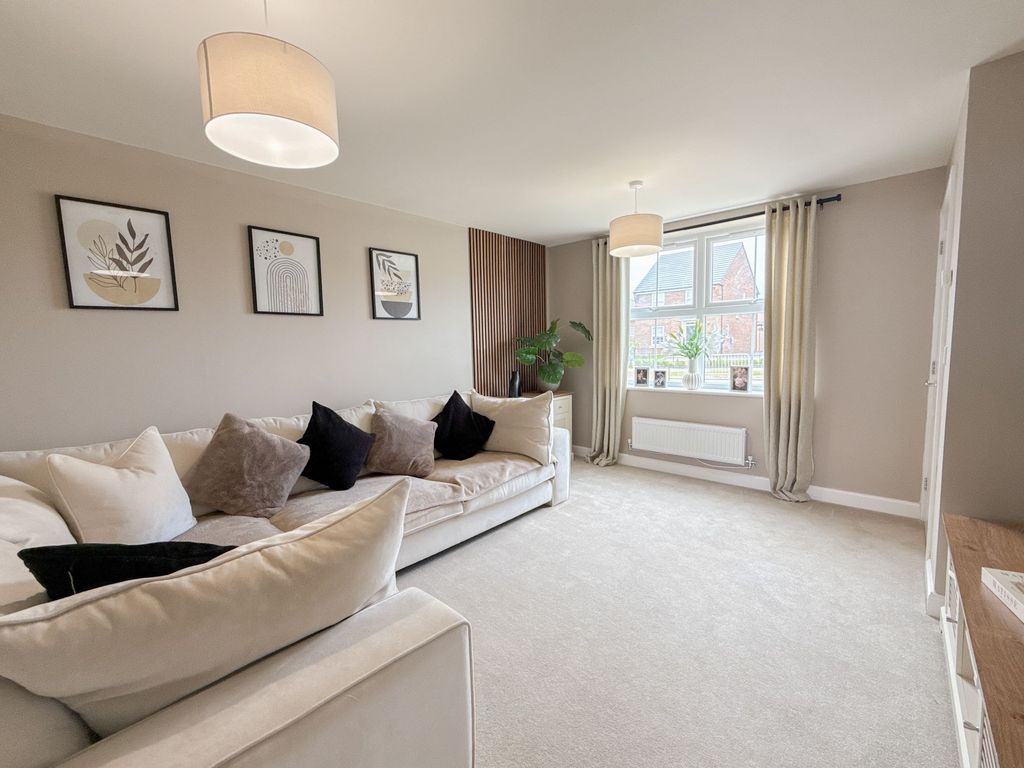 Property photo 2 of 12 Lounge