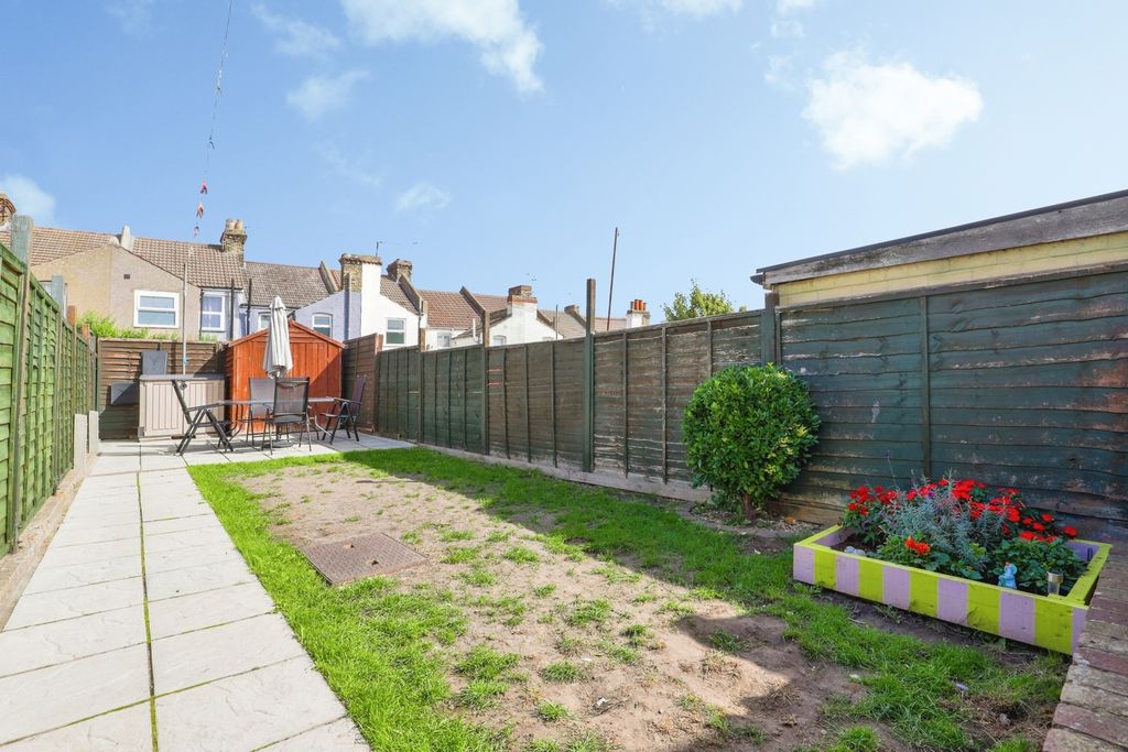 Property photo 2 of 16 Pbox-Img.Jpg