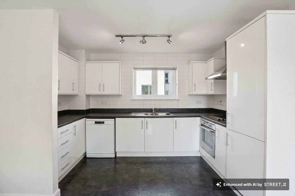 Property photo 3 of 9 Kitchen