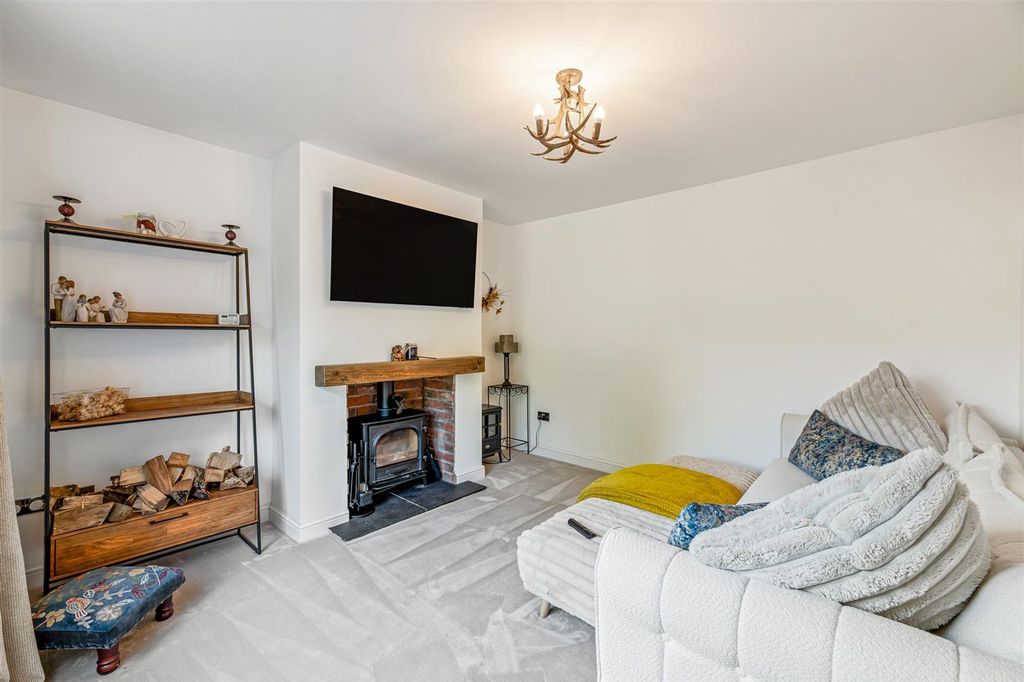 Property photo 2 of 24 Lounge