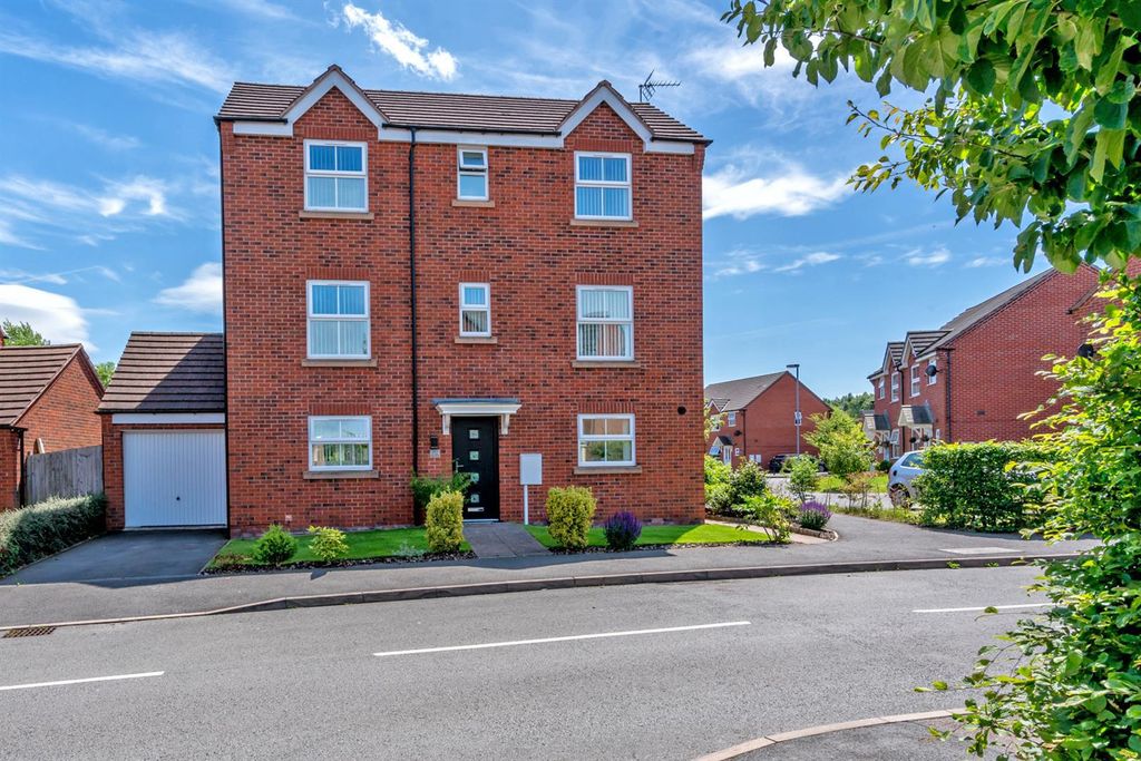 Property photo 2 of 57 Webbs 50