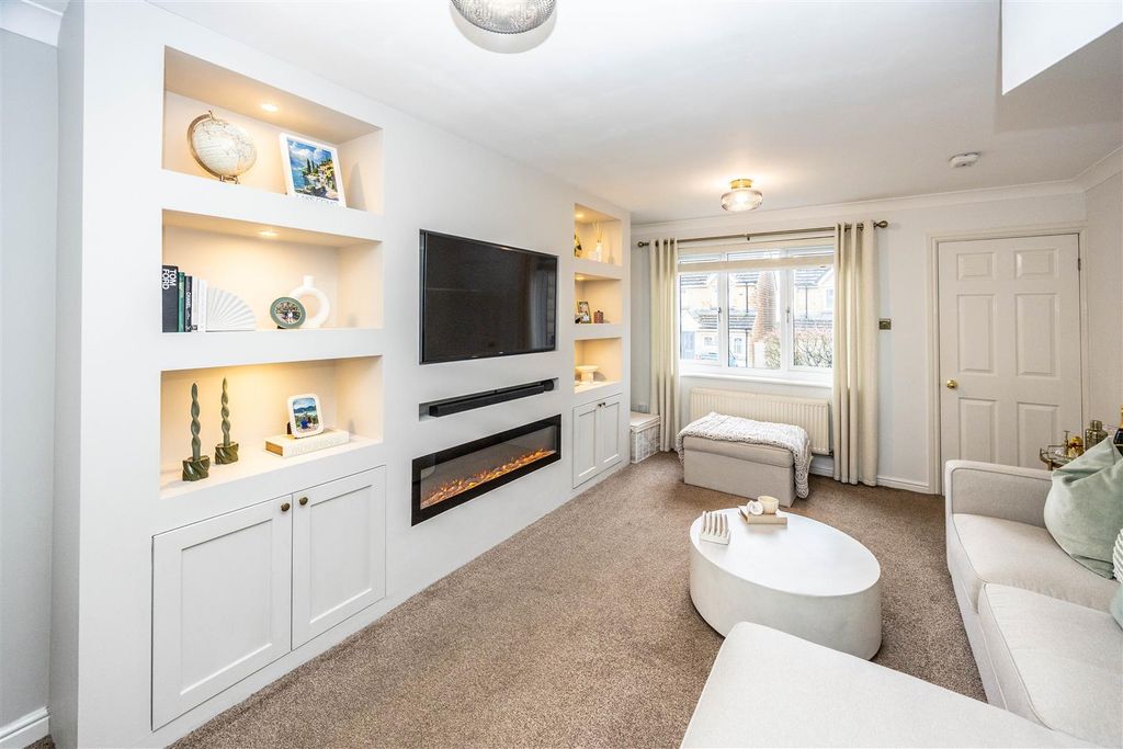 Property photo 3 of 19 91Bvqueens-180226-13.Jpeg