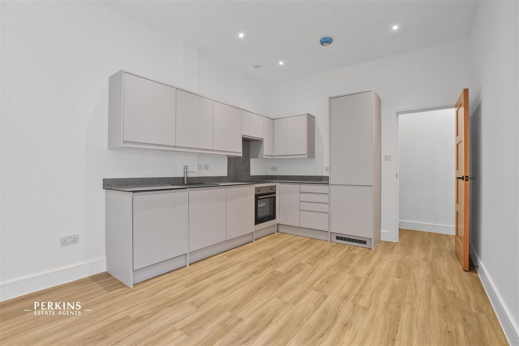 Property photo 2 of 9 Gc- Flat 1 115 Twyford Ave -Original - Kitchen (6)