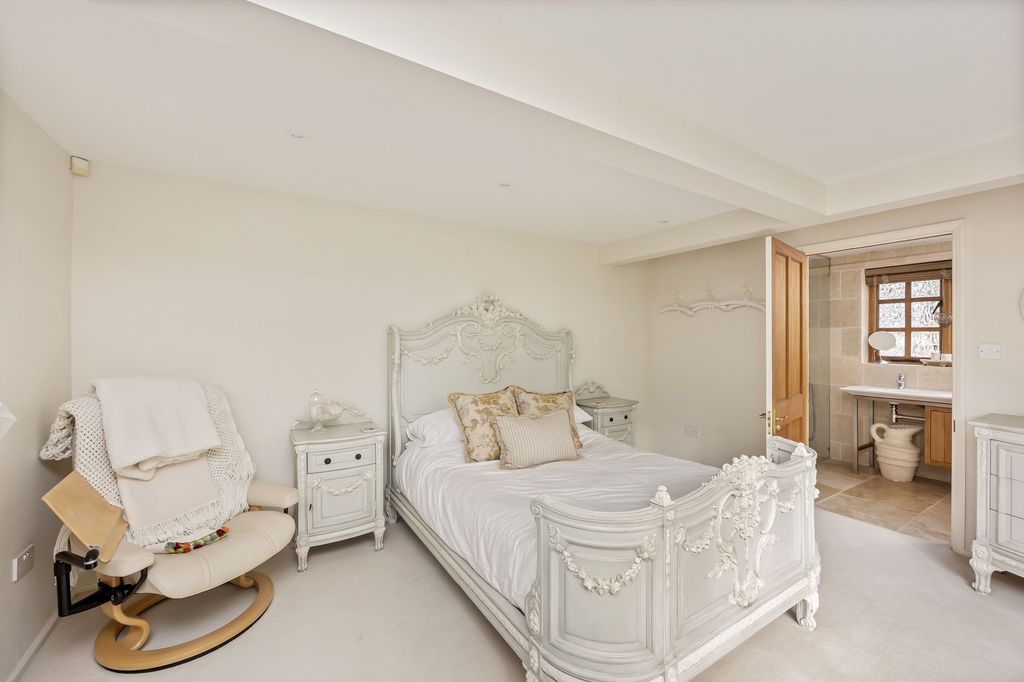 Additional image 12 of 6 bed detached house for saleWildgoose Drive, Horsham RH12