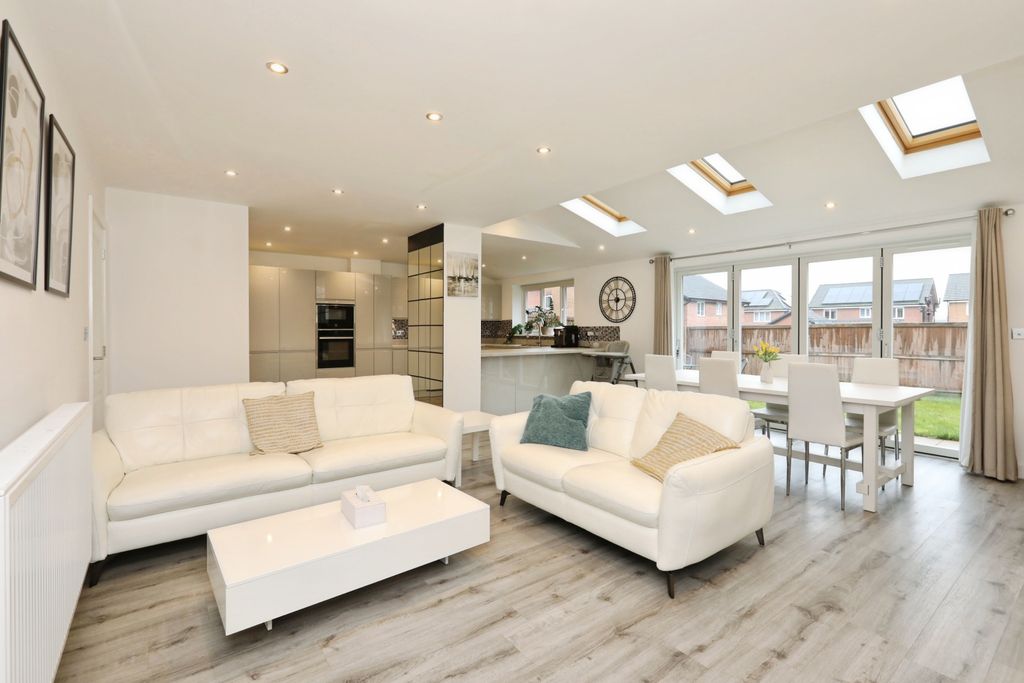 Property photo 2 of 20 Kitchen Diner