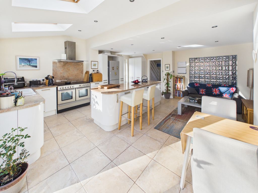 Property photo 3 of 11 Gallery