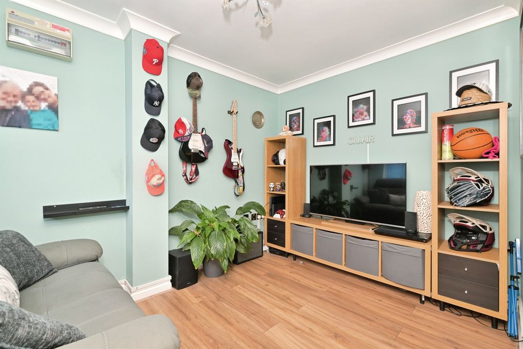 Property photo 2 of 18