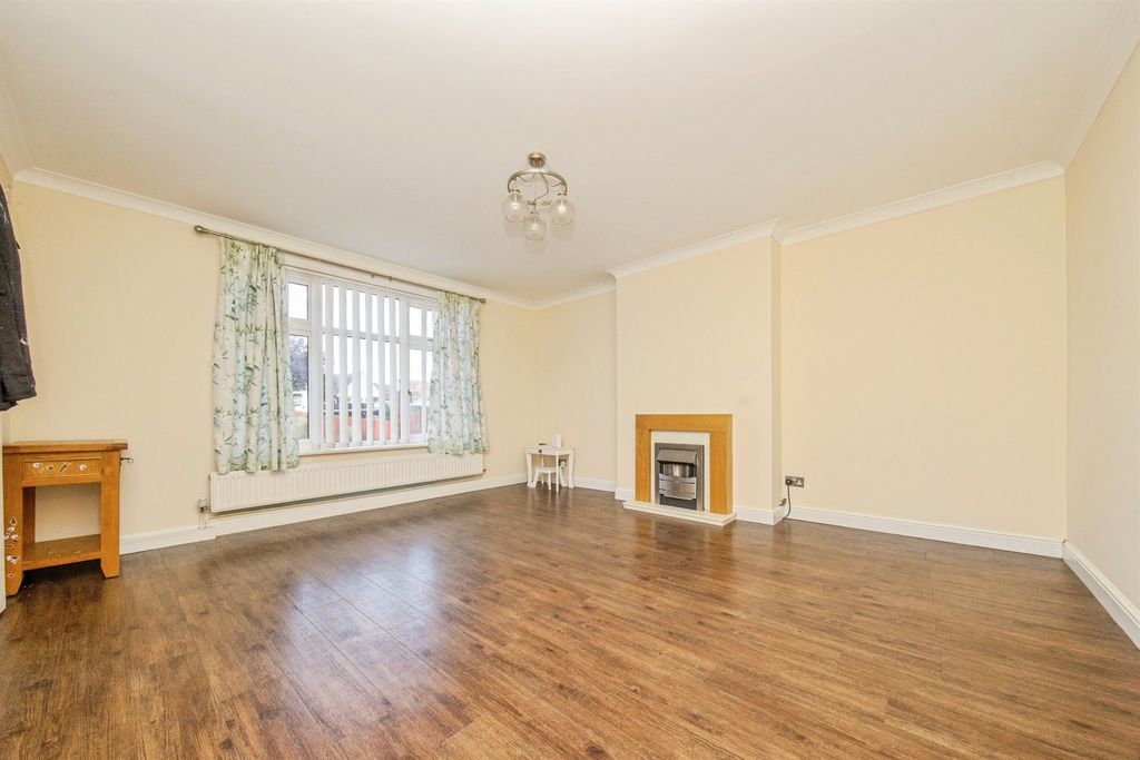 Property photo 3 of 26