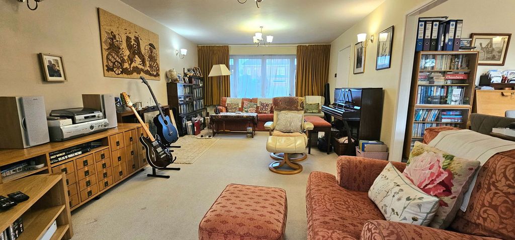 Property photo 3 of 11