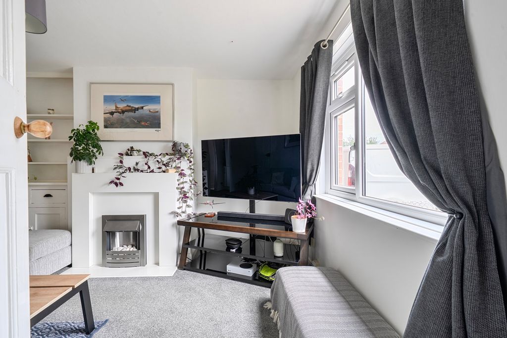 Property photo 2 of 18