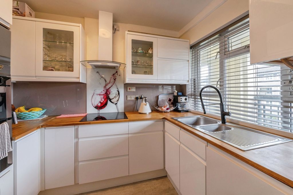 Property photo 2 of 17 Kitchen
