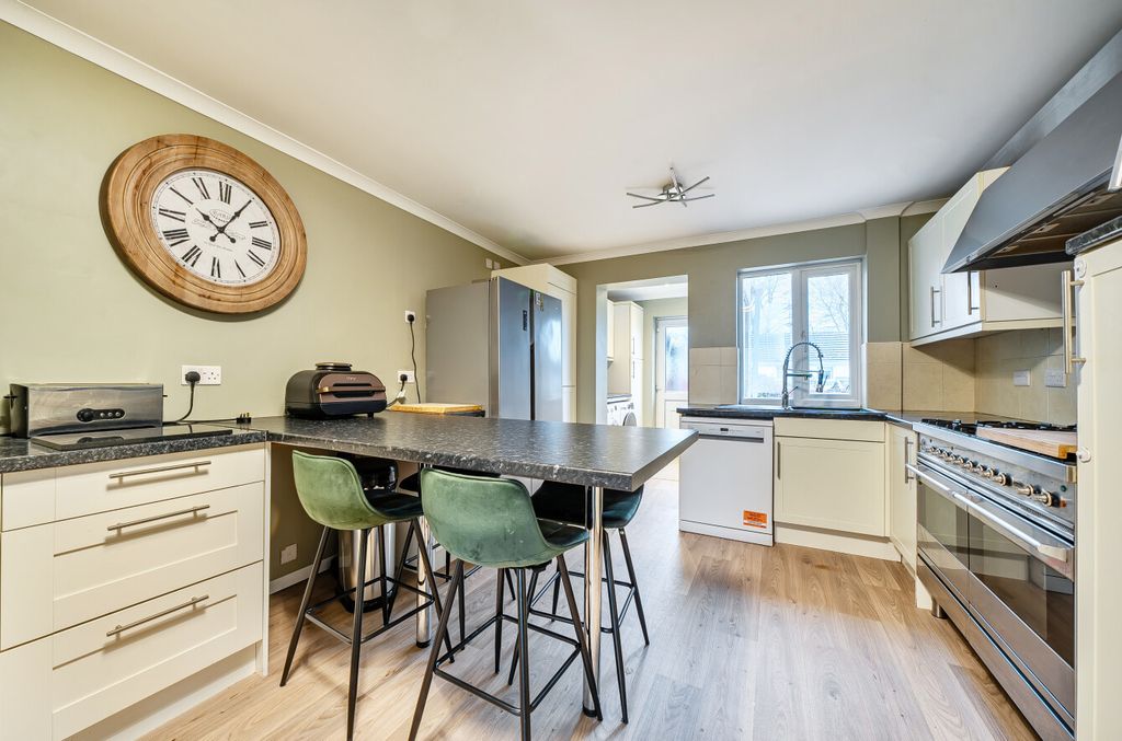 Property photo 3 of 22 1396067-11-695F86...