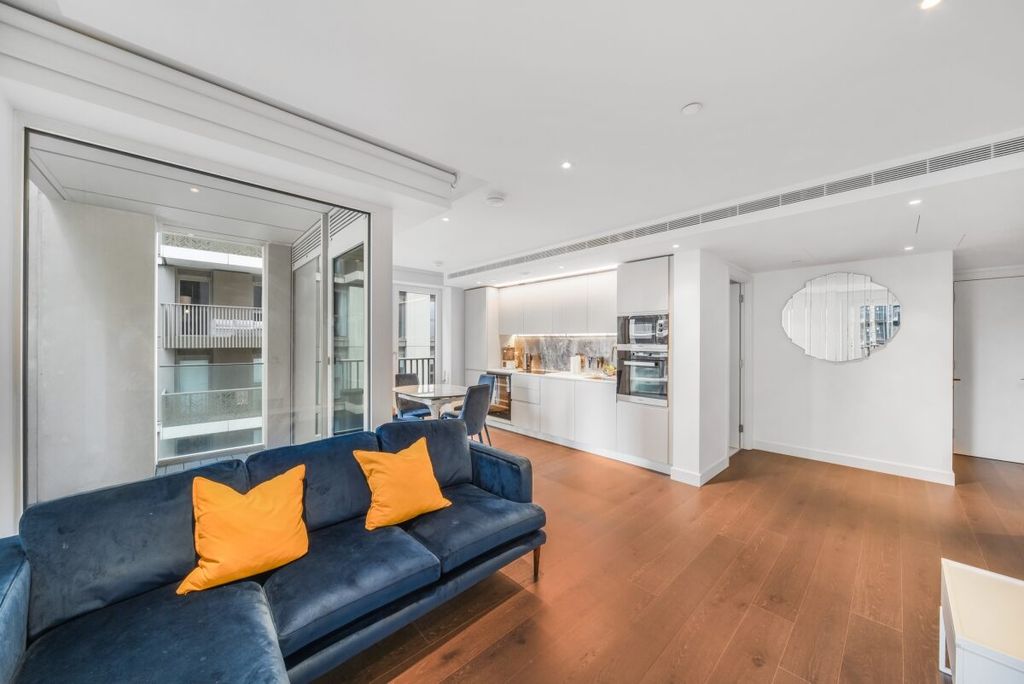 Property photo 3 of 12 Belvedere Row Apa...
