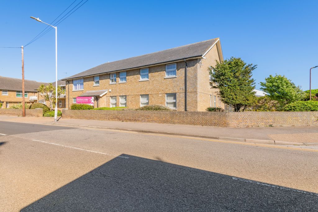 Property photo 3 of 8 Blackburn Lodge, Broadway, Sheerness Me12 1Ra