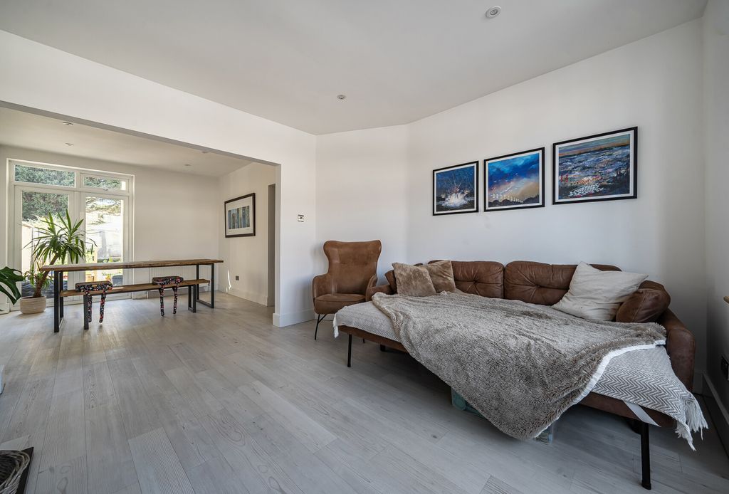 Property photo 3 of 20 1424134-11-69Bab2...