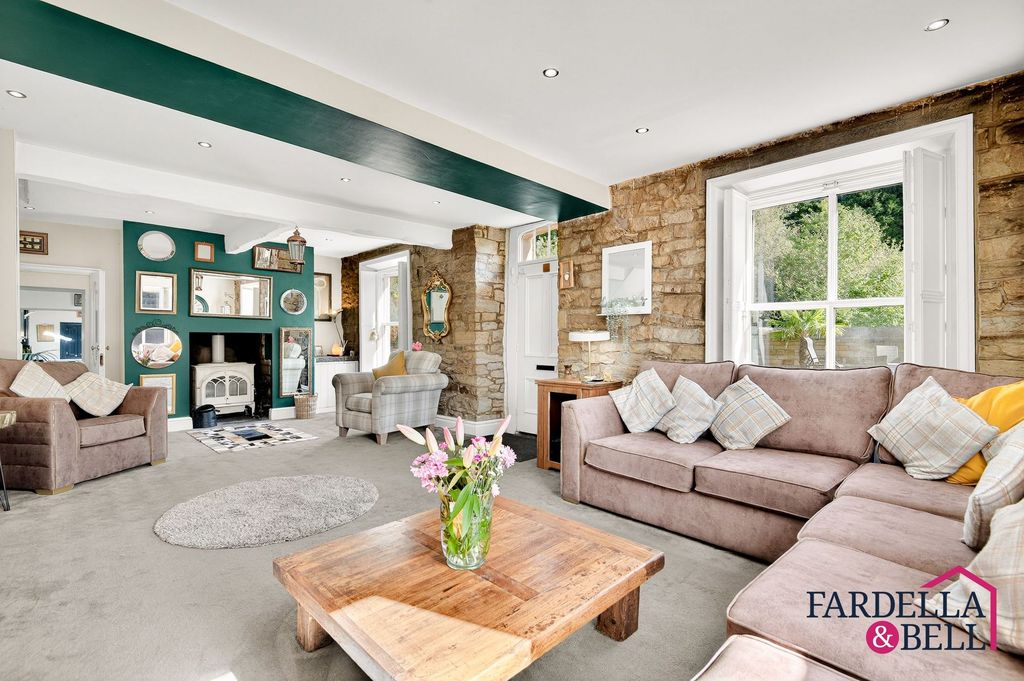 Property photo 2 of 52