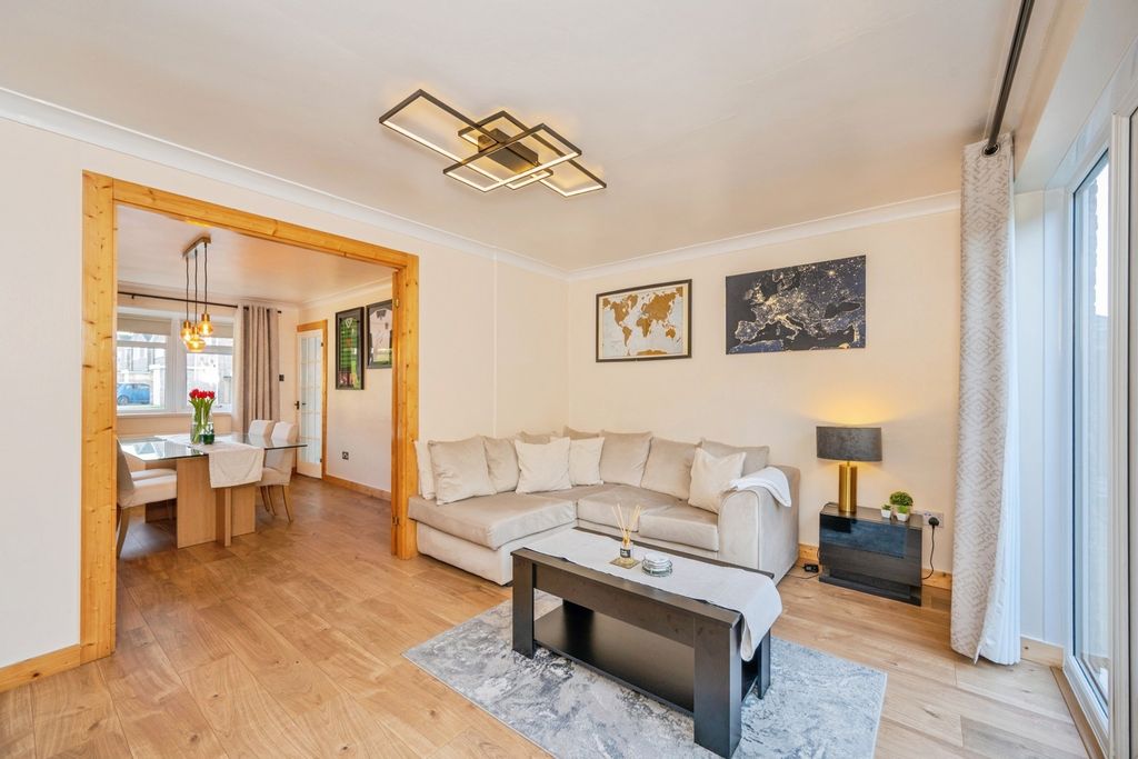 Property photo 3 of 25 Pbox-Img.Jpg