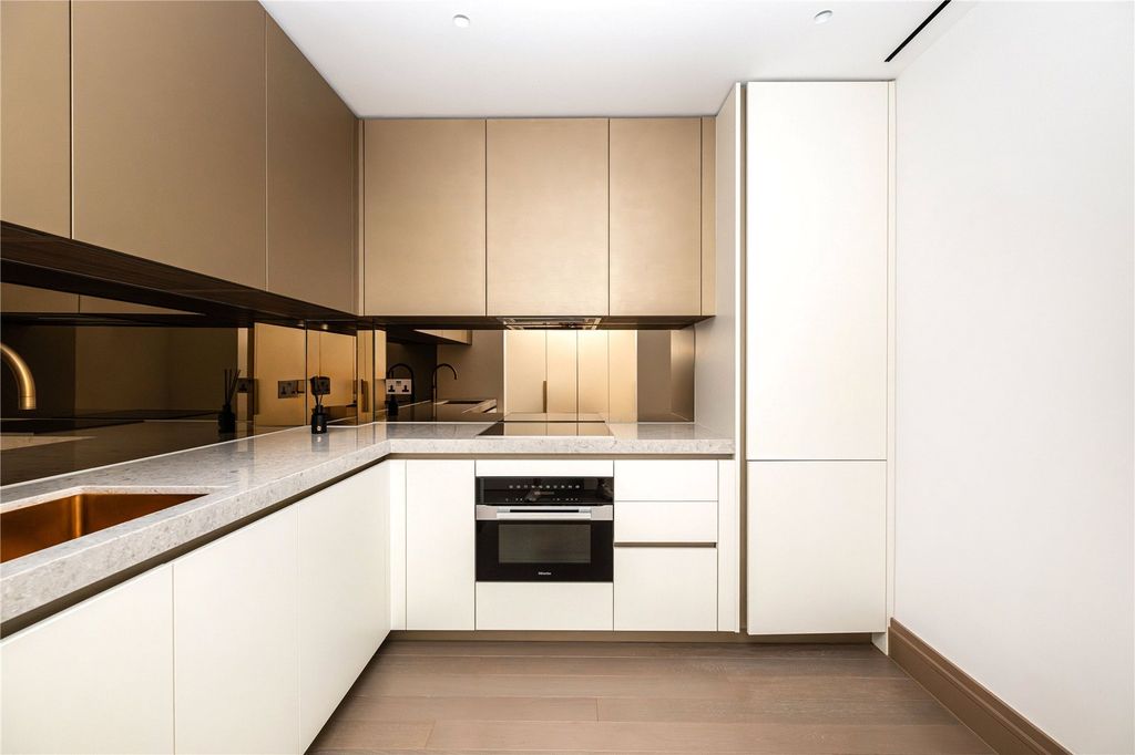 Property photo 2 of 6 Kitchen
